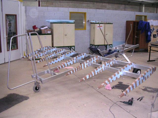 juillet_06.jpg - Juillet 2006, quatrième mois de construction (avec une pause en juin pour le bac Français)